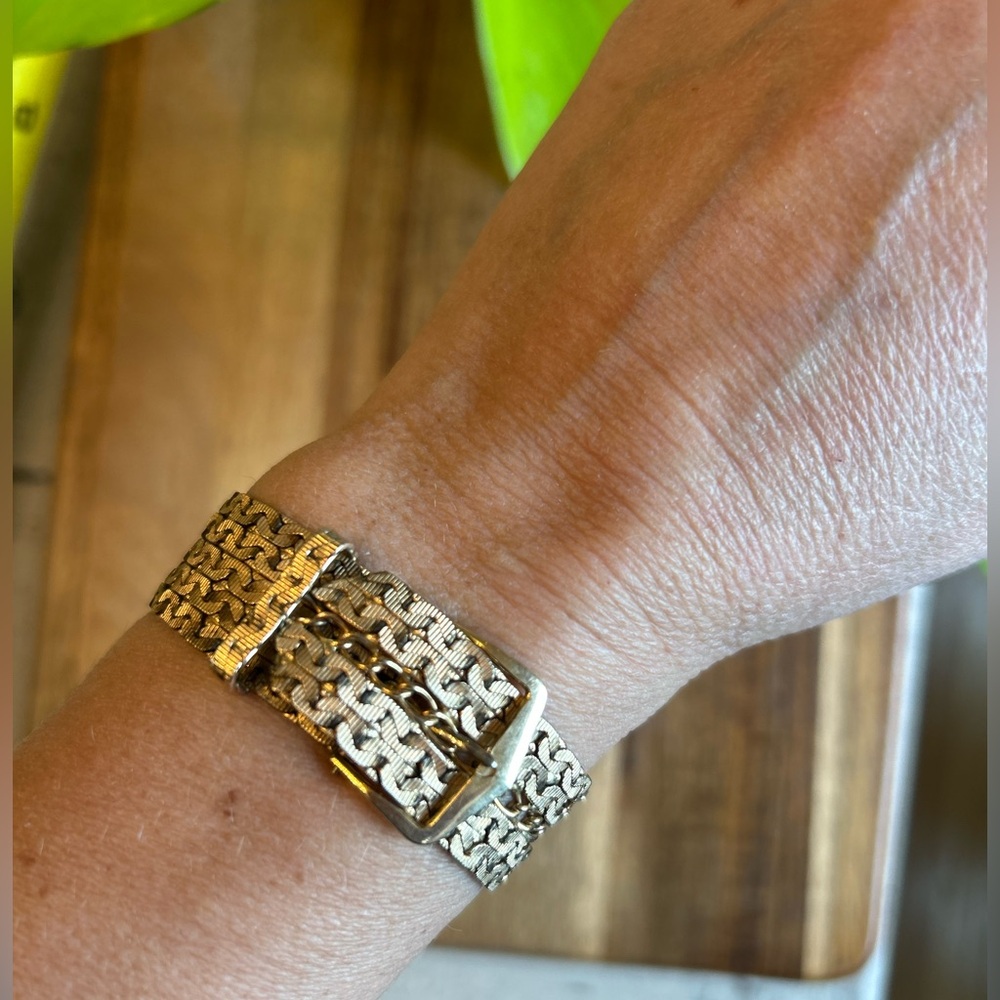 ☀️Elegant Gold Women's Bracelet
